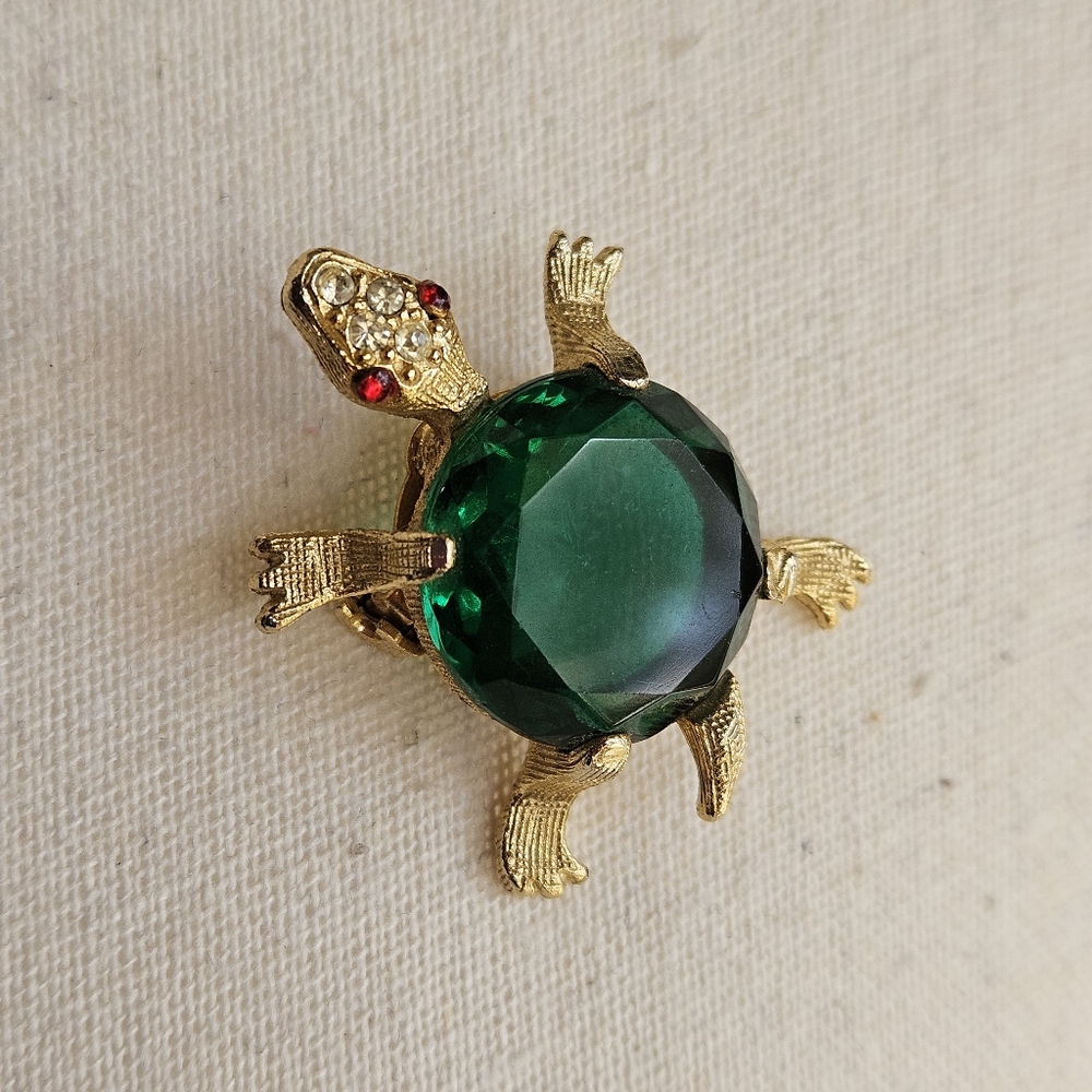 Vintage Brooch Green Glass Gold Tone Turtle Pin Brooch - Picture 11 of 11
